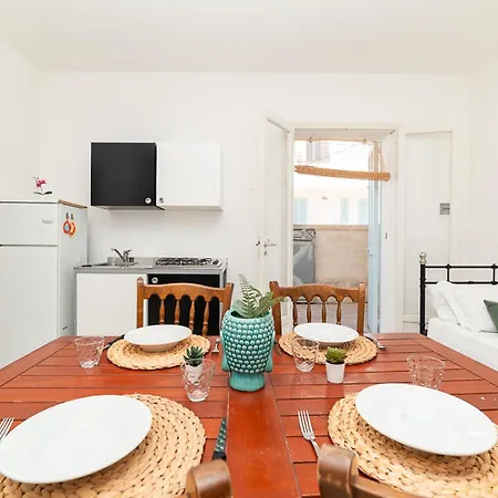 Degli Oleandri * Остуни